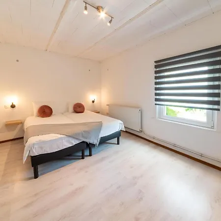 Spacious With Garden 度假居 *